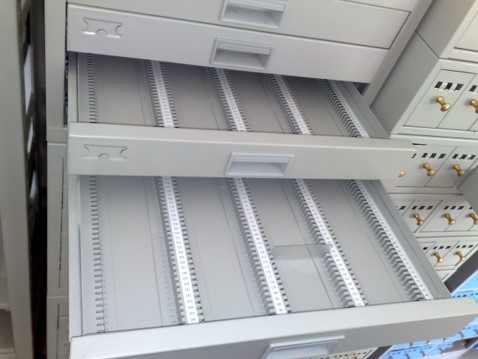 B102 Dry Slide Cabinet